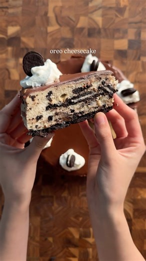 emijuju on Instagram: "oreo cheesecake crust: 20-22 oreos 5 tbsp (71g) melted butter *crush oreos (by hand or in a food processor) and mix in the melted butter. press into the bottom of a 9inch spring form pan. filling: 24 oz (680g) cream cheese 1 cup (200g) sugar 1/2 tsp (3g) salt 1/4 cup (60g) Greek yogurt or sour cream 1/4 cup (60g) heavy cream 1 tbsp (12g) vanilla (if using artificial vanilla, use 1 tsp) 3 eggs 2 tbsp (16g) flour 12 chopped oreos (about 120g) *cream together the room temp cr