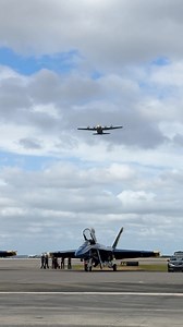 Blue Angels C-130 Super Hercules Salute Head On! 😍👍 #blueangels #C130 #airshowvideos #navy #airshow #FatAlbert | Airshow.Videos