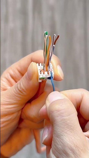Learn how to replace an RJ45 connector by hand in just 40s.