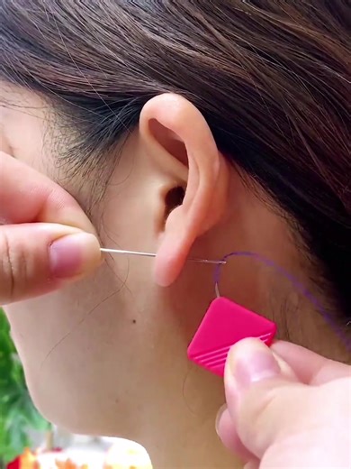 Easy-to-Use Needle Threader for Hassle-Free Sewing