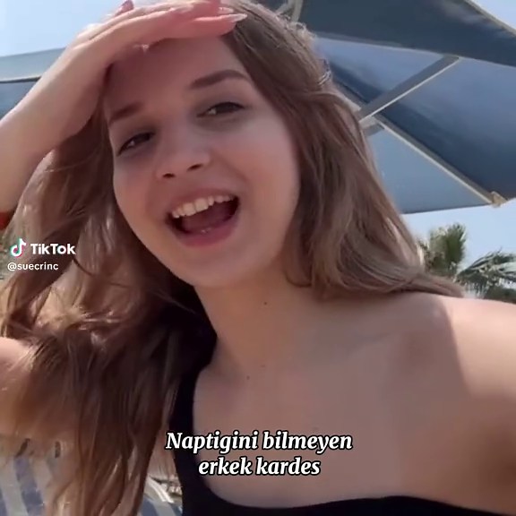 Ecrin Su Çoban ile Kapalı Hali Eğlencesi