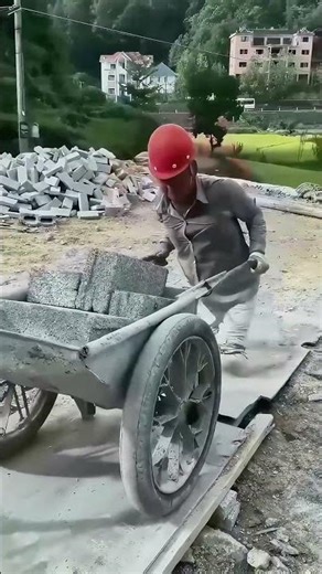 Legless Worker, Writing a Legend of Perseverance with Hands and Willpower!