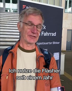 Mit diesen High-Tech-Blinkern bist Du mit dem Fahrrad so sicher unterwegs wie noch nie! 🚲🚨 Die Vorteile der Armbänder von Flasher: 🔅 Blinker für sicheres Abbiegen 👀 360° Sichtbarkeit auf Augenhöhe der Autofahrer 🚨 Front- und Rücklicht mit ultrahellen LEDs 🗺️ weitere geniale Funktionen (z.B. Navi, App) 🛡️ 30 Tage risikolos testen 🌟 über 10.000 glückliche Kunden | Flasher