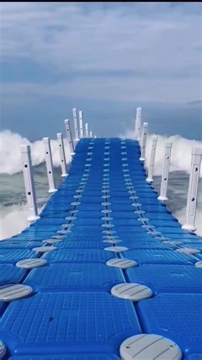 Get ready for endless fun in the sun with our versatile plastic floating docks. 🌞🏊‍♂️ #versatility #outdoorfun #dockinstallation #boatdock #watersports #floatingdock #dock