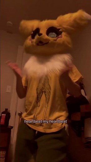 Renamon fursuit dancing :3
