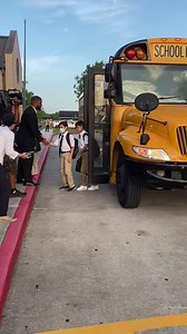 IT’S A BIG DAY!! 👏🏼👏🏼👏🏼 The first students just arrived to Aldine ISD’s new all-boys school, Impact Leadership Academy!! Men from the community are here cheering the students on as they walk inside. Wishing the young men luck for a successful year!! KPRC2 / Click2Houston #kprc2 | KPRC2 Cathy Hernandez