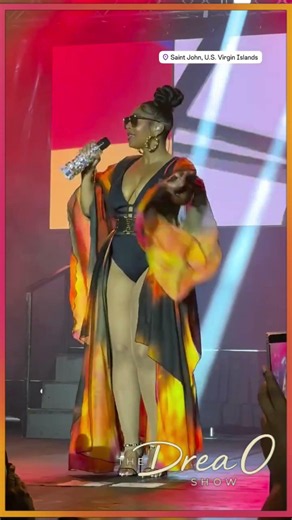 Ashanti Looking Good Performing Live
