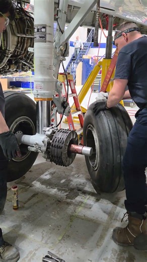 Installing New Wheels On Boeing 737