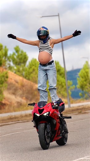 When my baby gets their first stunt lesson 👶🏻🤰🏻 (Relax, it's movie magic, not real life 🎬🍿) | Sarah Lezito