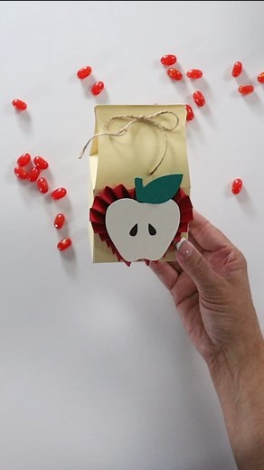 DIY Apple Treat Box with Cricut #cricut #cricutmade #cricutexploreair #cricutmaker #diy #handmade #cricutjoy #papercrafts #teacherappreciation #teachergifts #teacherlife #teacher #teachers #education #teachergift | The Crafty Blog Stalker