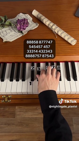 Tutorial de Piano para 'Pretty Little Baby'