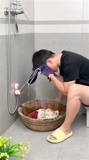 Suction cup tulip shower head holder #gadgets