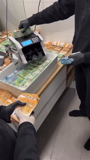 @europaexpress4 on Instagram: "💸💸"