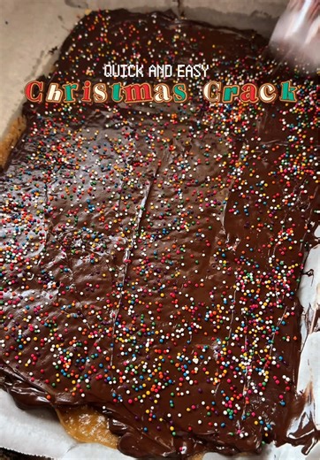 Christmas Crack is always a must 🫡🍫 #christmascrack #holidaytreats #christmastreats #christmasdesserts