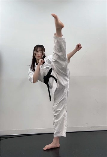 🐾🌪️💣💥 #fypシ #ハイキックガール #キックチャレンジ #バランスチャレンジ #Highkickgirl #KickChallenge #Action #karate #martialarts #kickgirl #tkdgirl #fyp #japan #tokyo #femalefighter #karategirl #japanesegirl #蹴り技 #足上げ #ハイキック女子 #空手女子 #アクション女優 #ハイキック