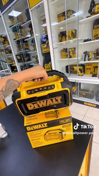 ✅ Parlante Altavoz 12V /20V BLUETOOTH Modelo DCR010 Más información 📲 991739085 #herramientas #dewalt #parlante #musica