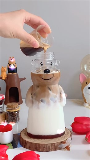 #나봉카페 메이플시럽 라떼 🤎 Maple Syrup Latte 🤎 귀여운 곰돌이 보틀에 메이플 라떼 한잔! 라떼 좋아하시는 분 ,, 🤎 #homecafe#취미#홈카페