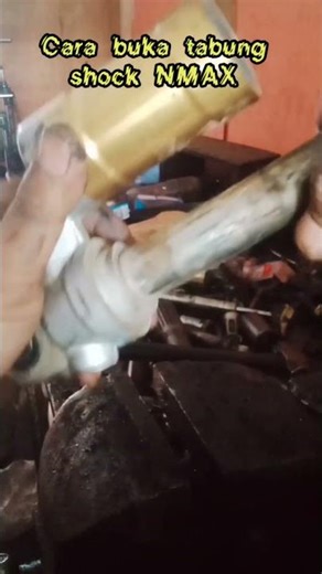 How to remove the rear shock tube of the Yamaha NMAX