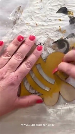 NEW Bee Pallet Sign Craft Kit Tutorial