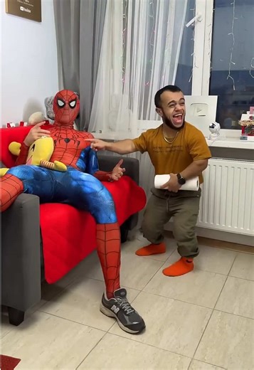Hilarious Spider-Man Costume Prank Video