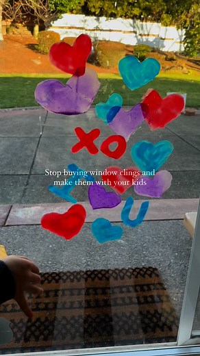 Allie Mae | Portland Mom on Instagram: "FOLLOW for more easy DIY craftivities! 💕 Easy DIY Valentine’s Day window clings! If you’re stuck inside, you have to try this easy craft activity with your kids with things you already have in your house! Here’s the recipe for the window clings: 🧴 3 tbsp glue @elmersproducts 🧼 1/4 tsp dish soap (I used @dawndishwash ) 🎨 A couple drops of food coloring or washable paint 🎨 Paint on sheet protector or plastic @ziploc #valentinesday #valentinesdaycraft #m