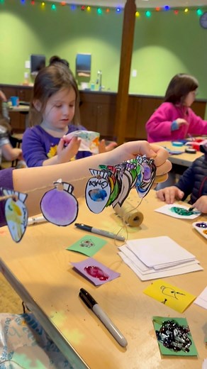 Come to our Holiday-Themed Makers Space, featuring a Kwanzaa Activity Station, and imagine the possibilities! Create freely using recycled materials or find inspiration from a challenge card to build any of the following projects: Cardboard Gingerbread Houses ❄️ Holiday Window Art ❄️ Mini Sleigh ❄️ Paper Chain Lights ❄️ Kwanzaa Mkeka Mat ❄️ December 28 and 29 from 10:00 am - 1:00 pm | Stepping Stones Museum for Children