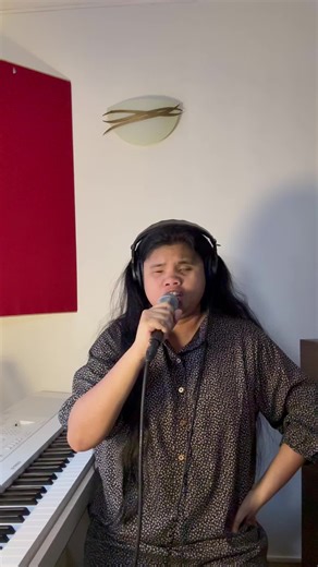 I just woke up, and here is my new warm-up song, I Love You by Céline Dion.