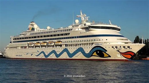 爱达奥拉号（AIDAaura）the amazing beautiful ship horn of the AIDA Cruises cruise ship