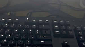 有没有人知道这是怎么一回事？小键盘数字1绑定Num lock键还删除当前应用窗口。