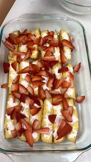easy one pan treat twinkie strawberry shortcake using simple ingredients | Heartwarming Productions