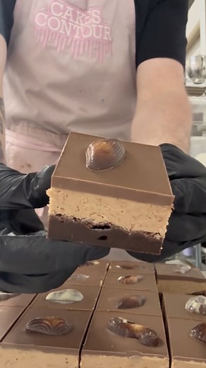 63K views · 307 reactions | We have some ASMR of a Guylian Dubai Brownie from @cakes_contour ❤️ | Foodporn | Facebook