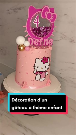 Décoration d'un gâteau Hello Kitty pour enfants