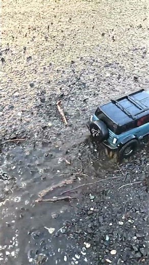 TRX‑4M Splash Through Meltwater – HDR Slow‑Mo Moment