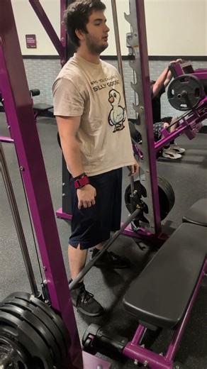 400lbs deadlift on Smith machine #heavylifting #fitnessjourney #workout