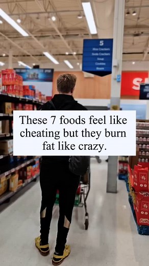 These 7 meals feel like junk food - but they helped me burn fat like crazy. Back when I was trying to eat “perfect,” I was constantly tired, hungry, and falling off track. The game-changer? I started eating foods that satisfied cravings and supported fat loss - without tracking every bite or giving up everything I liked. Here are 7 of them 👇 🍕 Tortilla pizza – Feels like takeout but keeps you in control 🍫 Protein bars – Sweet, filling, and easy to grab when you’re busy 🍿 Air-popped popcorn –