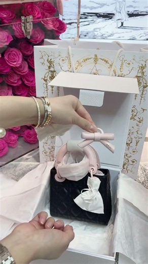 Black and light pink bow 🦋 Lady Dior three-compartment classic Lady Dior handbag