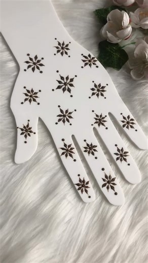 Asla on Instagram: "Series Day 15 - dot henna design tutorial Easy henna design for biginners step by step 😊save it ♥️onam henna series☘️ Henna design✨ Henna tutorial✨ Biginner henna✨ Henna steps ✨ . . . . . . #instagram #henna #design #dot #tutorial #trendy #trendingsongs #treandingreels #trend #explorepage✨ #mehndi #inspirational"