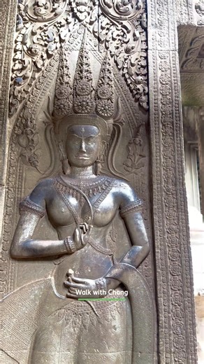 This is the most beautiful apsara in the temple. It’s my first time seeing such an exquisite carving at Angkor Wat. Located on the uppermost level, it is more intricate than any of the others. | Walk With Chang