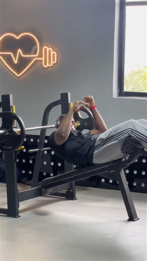 How To Do A Decline Bench Press (Barbell)