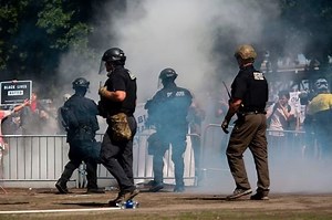 Police respond differently when it's a left-wing protest, study finds