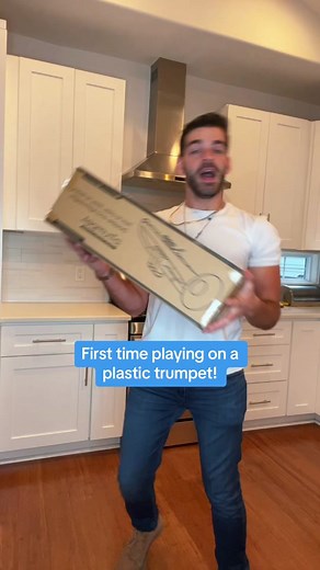 Review of Pete Trumpet 2.0 - Plastic Trumpet Unboxing & Sound Test
