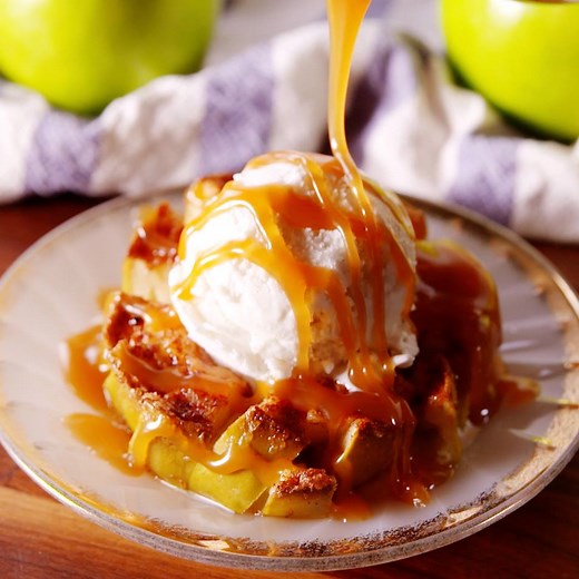 These Bloomin' Apples are making us wish fall starts TOMORROW. Full recipe: http://dlsh.it/eYRylCn | Delish