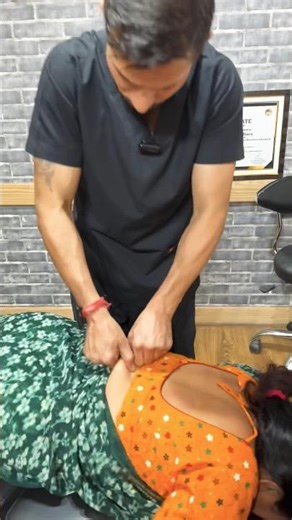 Skin fold technique for pain relief by Indian chiropractor dr Pankaj Choudhary #shortsfeed #viral