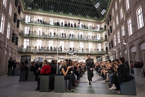 Louis Vuitton Women’s Fall-Winter 2025 Collection: A Journey Through Time and Style