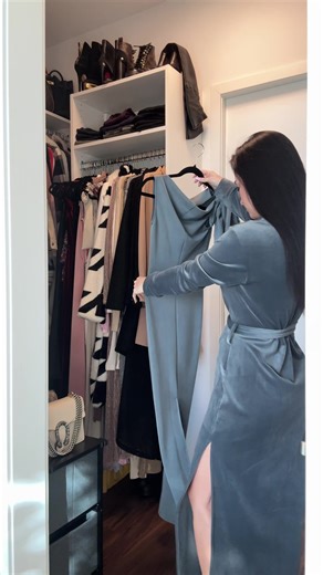 Every dinner outfit begins in a fabulous robe 🩶 #robe #lounge #fashion #luxury #grwm