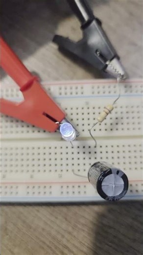 Capacitance and Charge #electricity #electronics #электроника