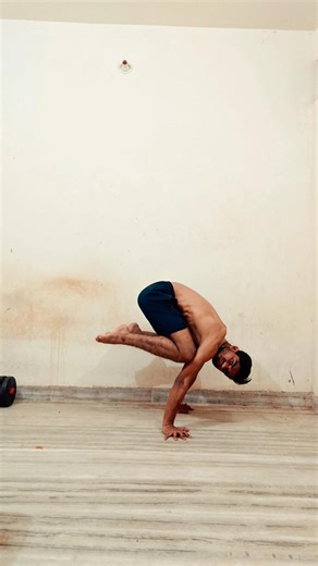 Crane pose tutorial Follow fore more #calisthenics #unbeatablebks #motivation #viral #mindset