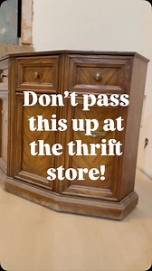 ✨Getting a high-end look doesn’t have to cost a fortune! You can save money by transforming old into new using our DiY tools! This thrift store find went from drab to modern chic with a little creativity and the right tools. BA @renovelleasenseofrenewal gave it a sleek black finish and used Redesign With Prima® Decor Moulds® to create dimensional accents and handcrafted knob pulls! Delicate patterns from our Decor Stencil®️ also adorn the surface to add a subtle design element that fits perfectl