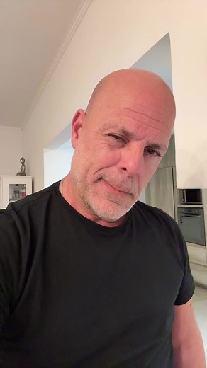 Bruce Willis: Trending Humor and Memes