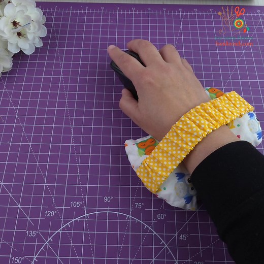 Free pattern. DIY Bone-Shaped Wrist Cushion with Removable Cover #SewingTutorial #DIYWristRest #EasySewingProject #HandmadeGiftIdea #SewingForBeginners | Modelist/Terzi Hatice DEMİR